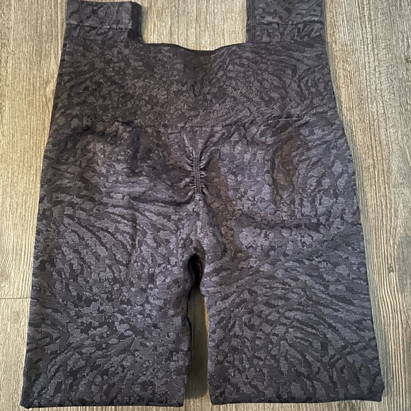 NWOT Gymshark Leggings - Picture 3 of 4